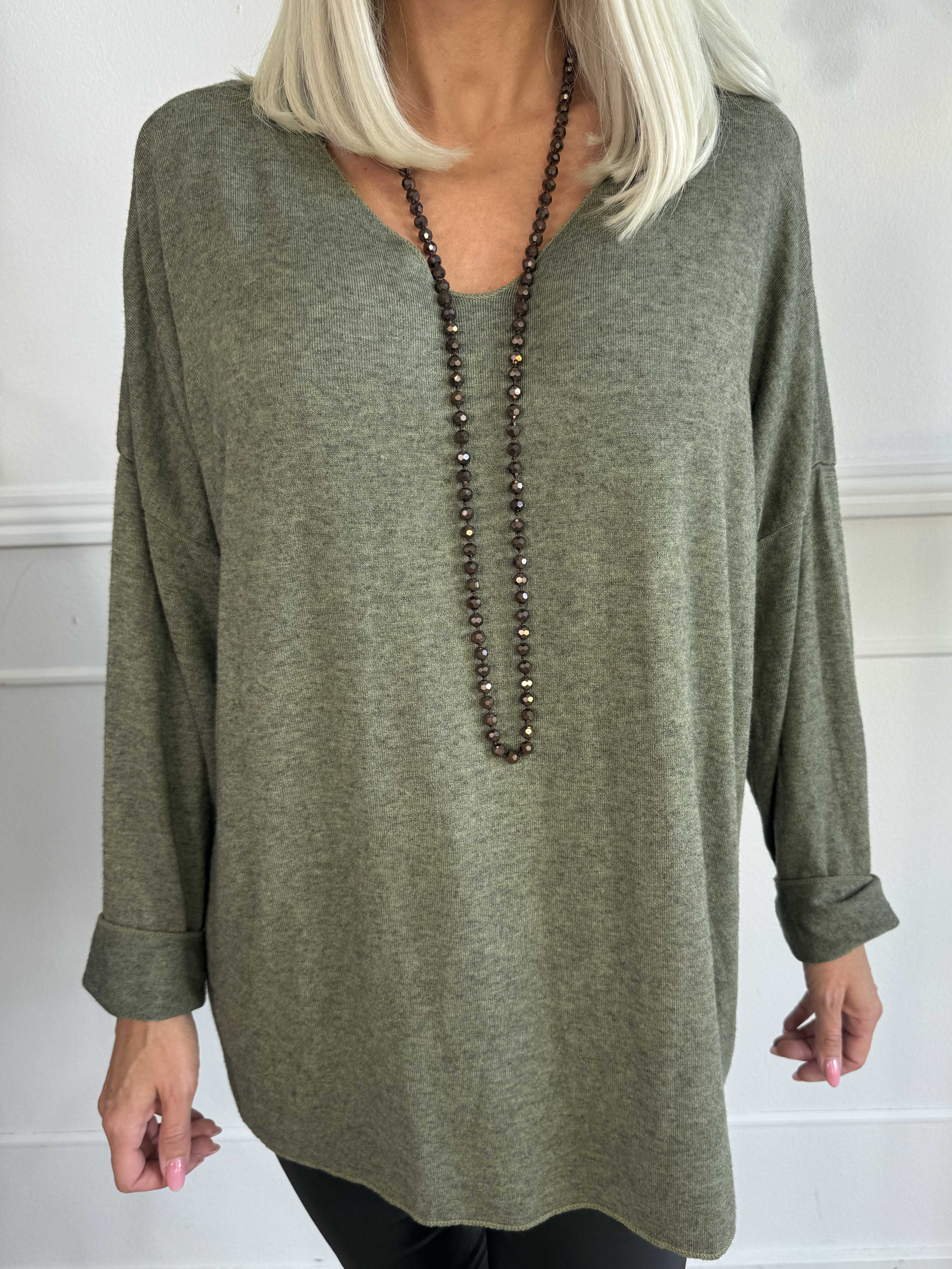 Djamila - Blus i mjuk viskos med v-ringning